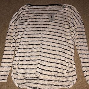 Day trip (buckle brand) light sweater